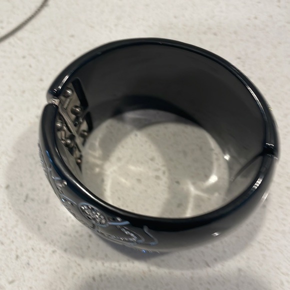 Authentic Chanel cuff - Picture 5 of 12